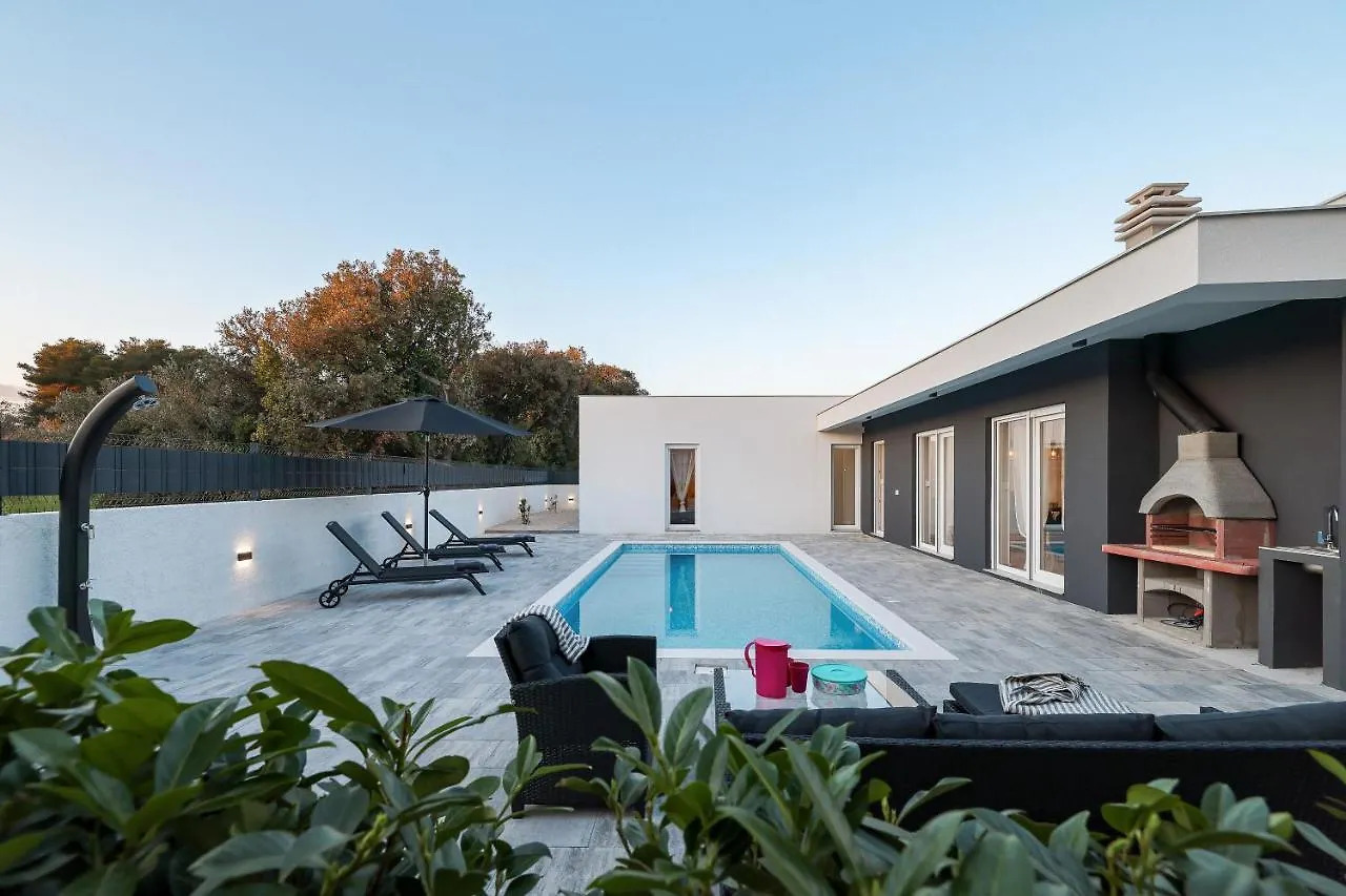La Reina House - Private Heated Pool Villa Bibinje