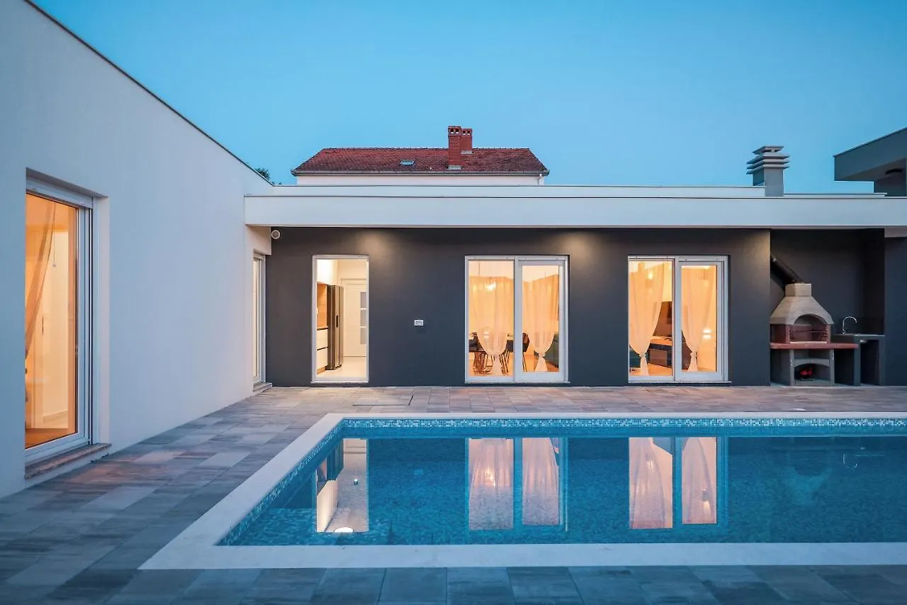 La Reina House - Private Heated Pool Villa Bibinje
