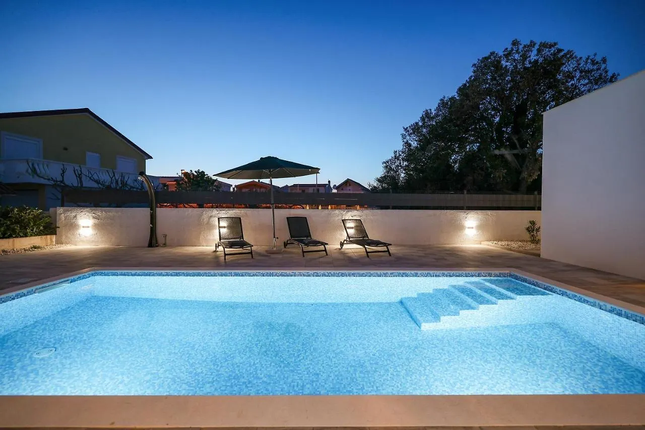 La Reina House - Private Heated Pool Villa Bibinje